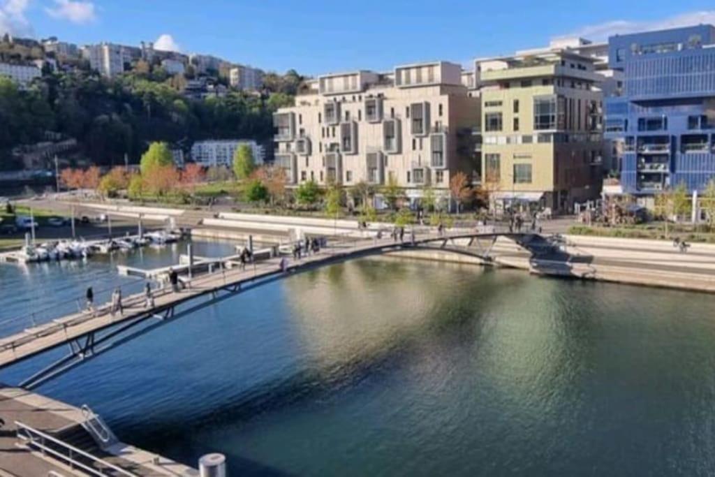 Appartement Dans Peniche Atypique Et Idyllique A Confluence ลียง ภายนอก รูปภาพ